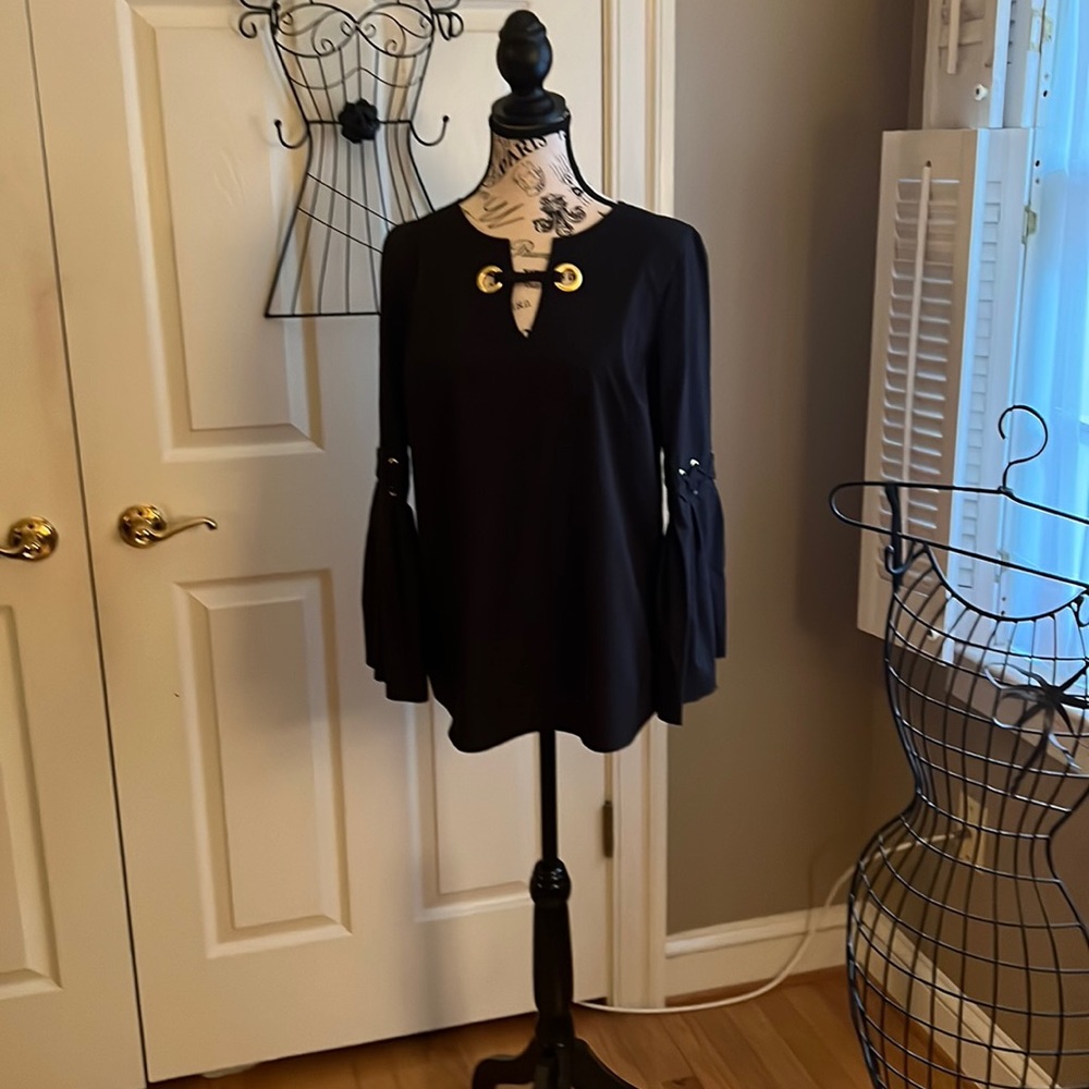 Cute blouse with decorative bell sleeves